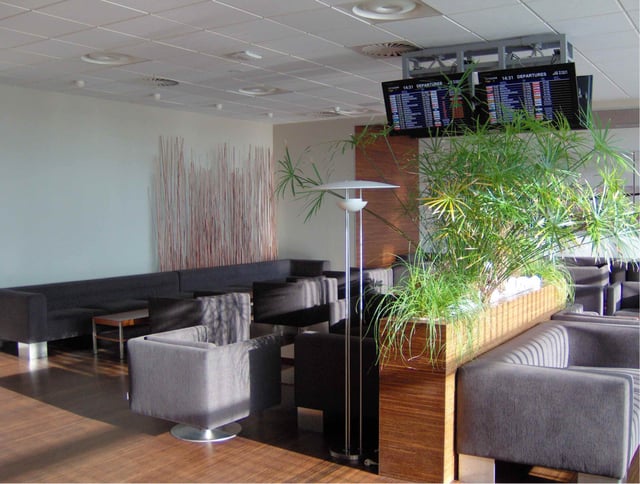 Lounge thumbnail 4