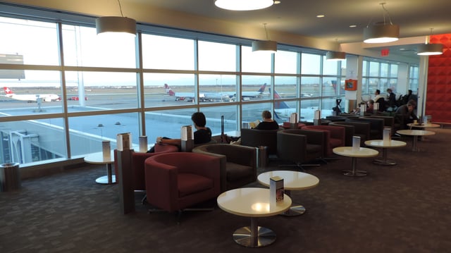 Lounge thumbnail 4