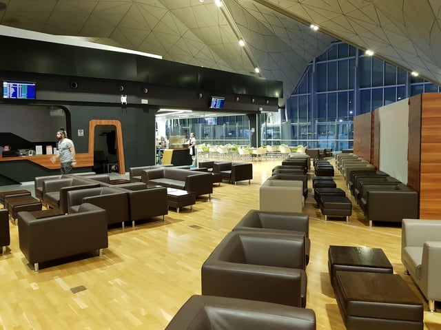 Lounge thumbnail 4