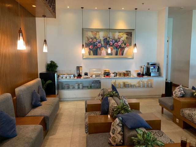 Lounge thumbnail 4