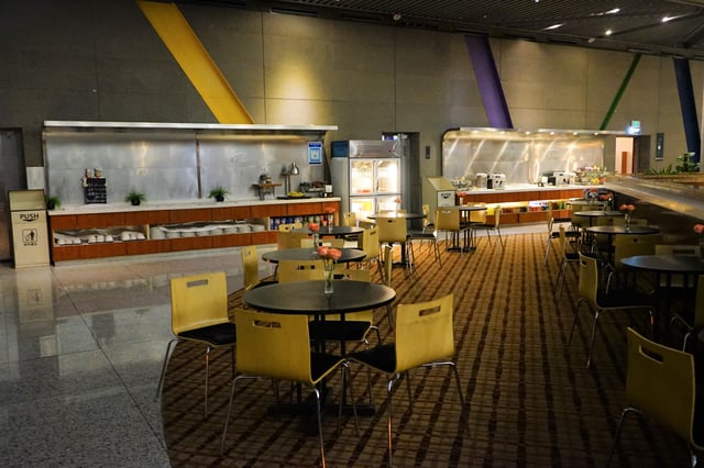 Lounge thumbnail 5