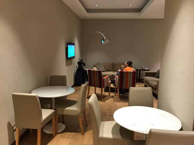Lounge thumbnail 2