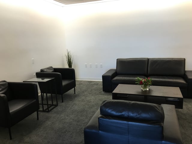 Lounge thumbnail 3