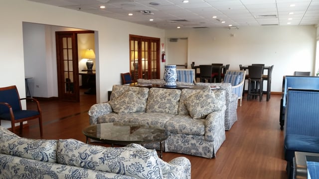Lounge thumbnail 4