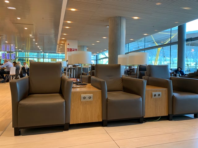 Lounge thumbnail 1