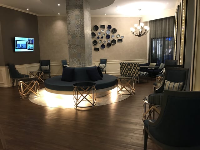 Lounge thumbnail 4
