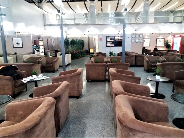 Lounge thumbnail 2