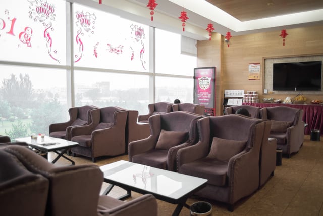Lounge thumbnail 1