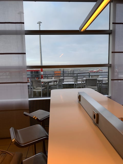 Lounge thumbnail 2