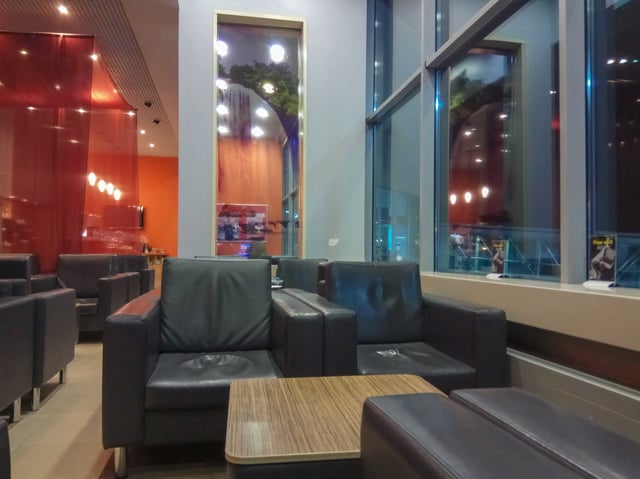 Lounge thumbnail 4
