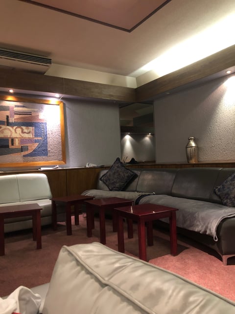 Lounge thumbnail 2