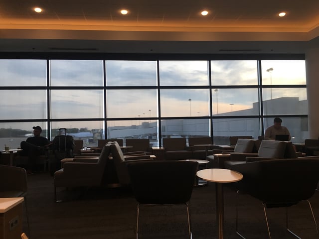 Lounge thumbnail 3