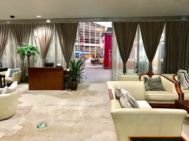 Lounge thumbnail 2