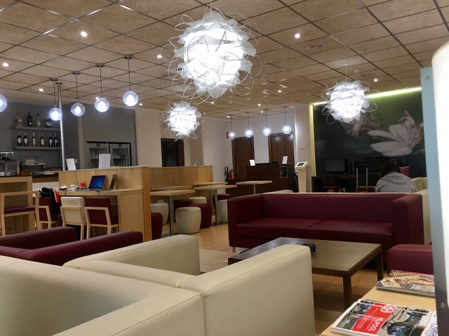 Lounge thumbnail 3