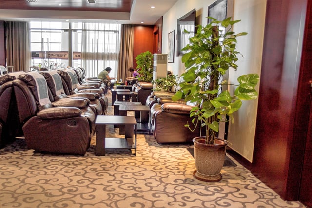 Lounge thumbnail 2