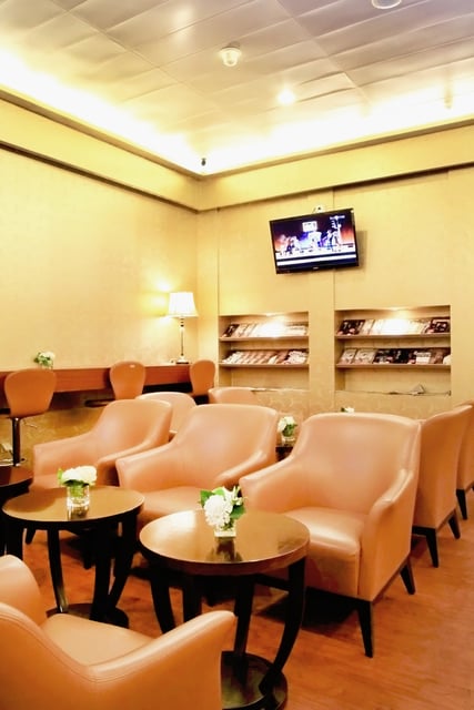 Lounge thumbnail 3