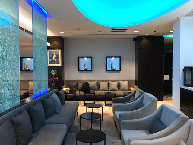 Lounge thumbnail 4