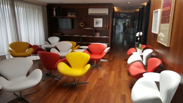 Lounge thumbnail 4
