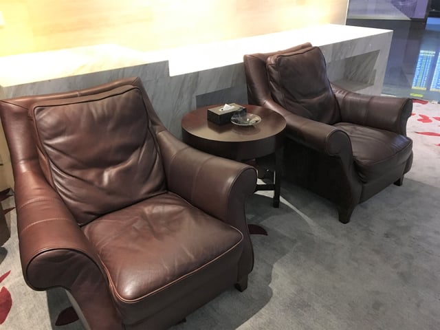 Lounge thumbnail 2