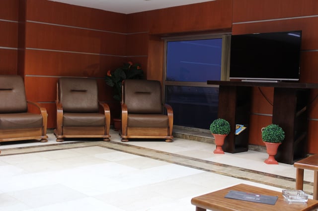 Lounge thumbnail 2
