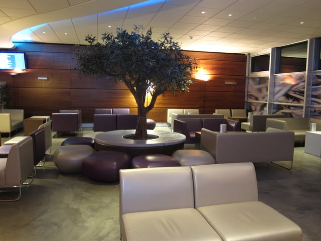 Lounge thumbnail 3