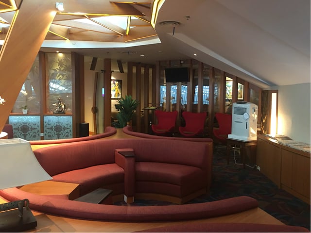 Lounge thumbnail 5