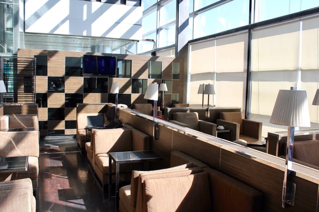 Lounge thumbnail 2