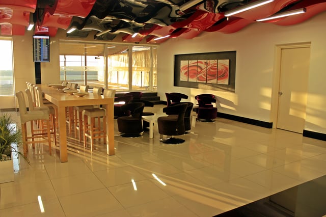 Lounge thumbnail 4
