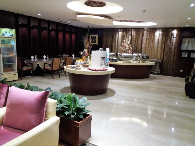 Lounge thumbnail 2