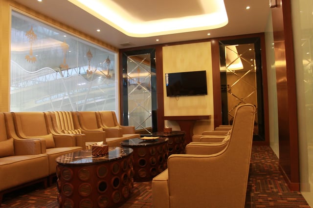 Lounge thumbnail 5