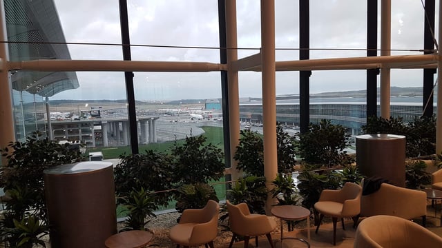 Lounge thumbnail 1