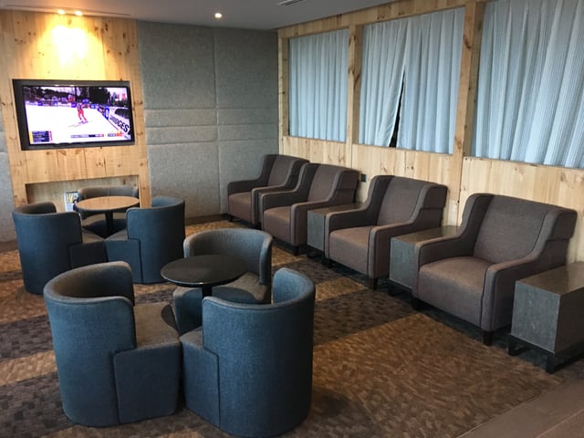 Lounge thumbnail 2